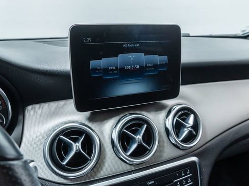 Used 2019 Mercedes-Benz GLA 250 4MATIC image 16