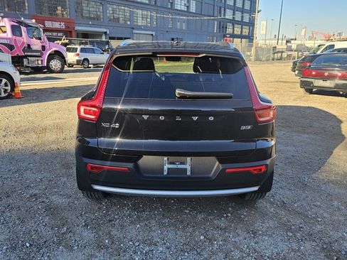 Certified 2025 Volvo XC40 B5 Core w/ Climate Package image 3