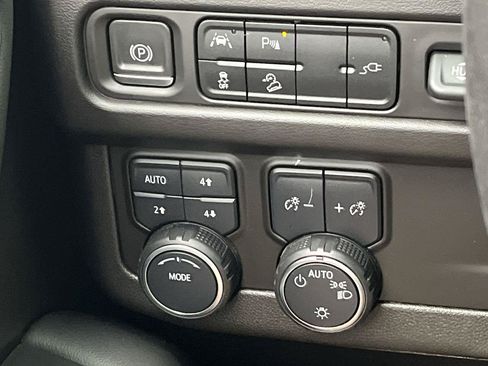 Certified 2021 Chevrolet Tahoe High Country AWD/4WD image 18