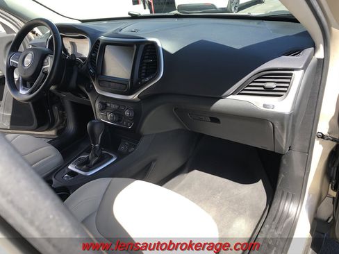 Used 2015 Jeep Cherokee Latitude w/ Comfort/Convenience Group image 21