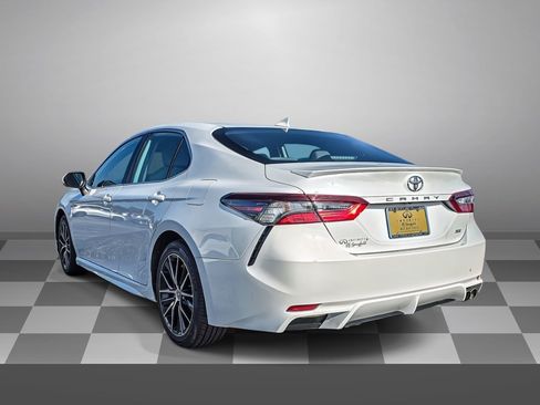 Used 2024 Toyota Camry SE FWD image 2