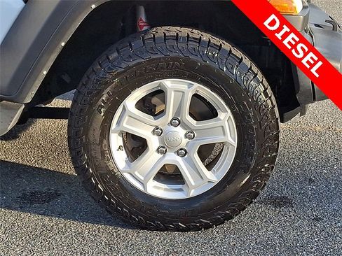 Used 2022 Jeep Wrangler Unlimited Sport image 9