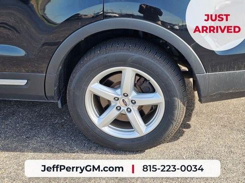 Used 2017 Ford Explorer XLT w/ Equipment Group 202A AWD/4WD image 14