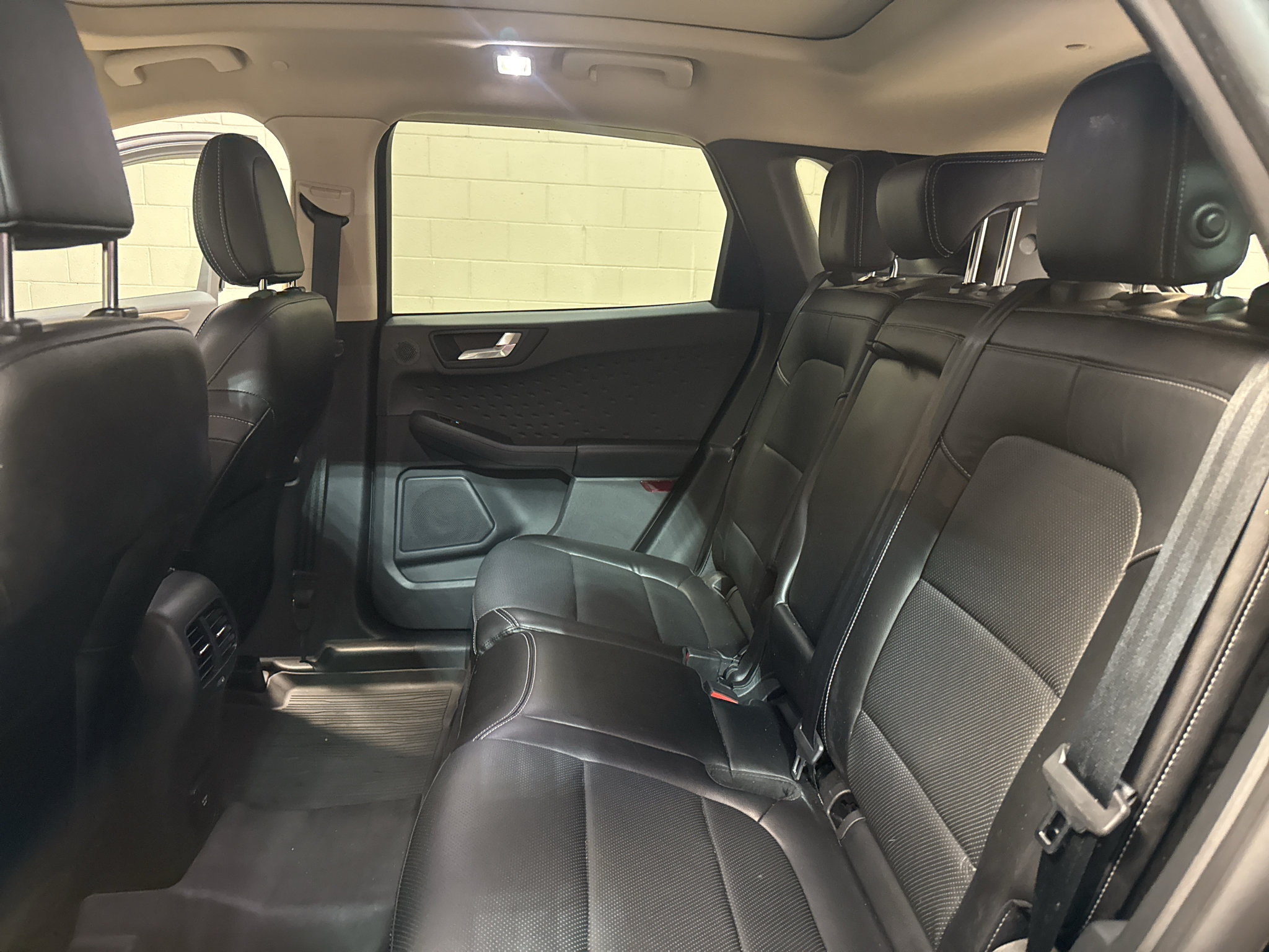 Used 2020 Ford Escape Titanium AWD/4WD image 32