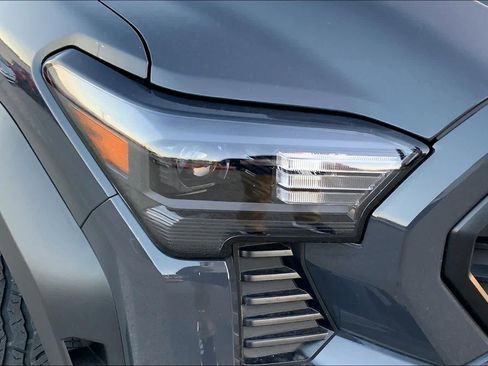 Used 2024 Toyota Tacoma TRD Off-Road w/ TRD Off Road Premium Package image 26