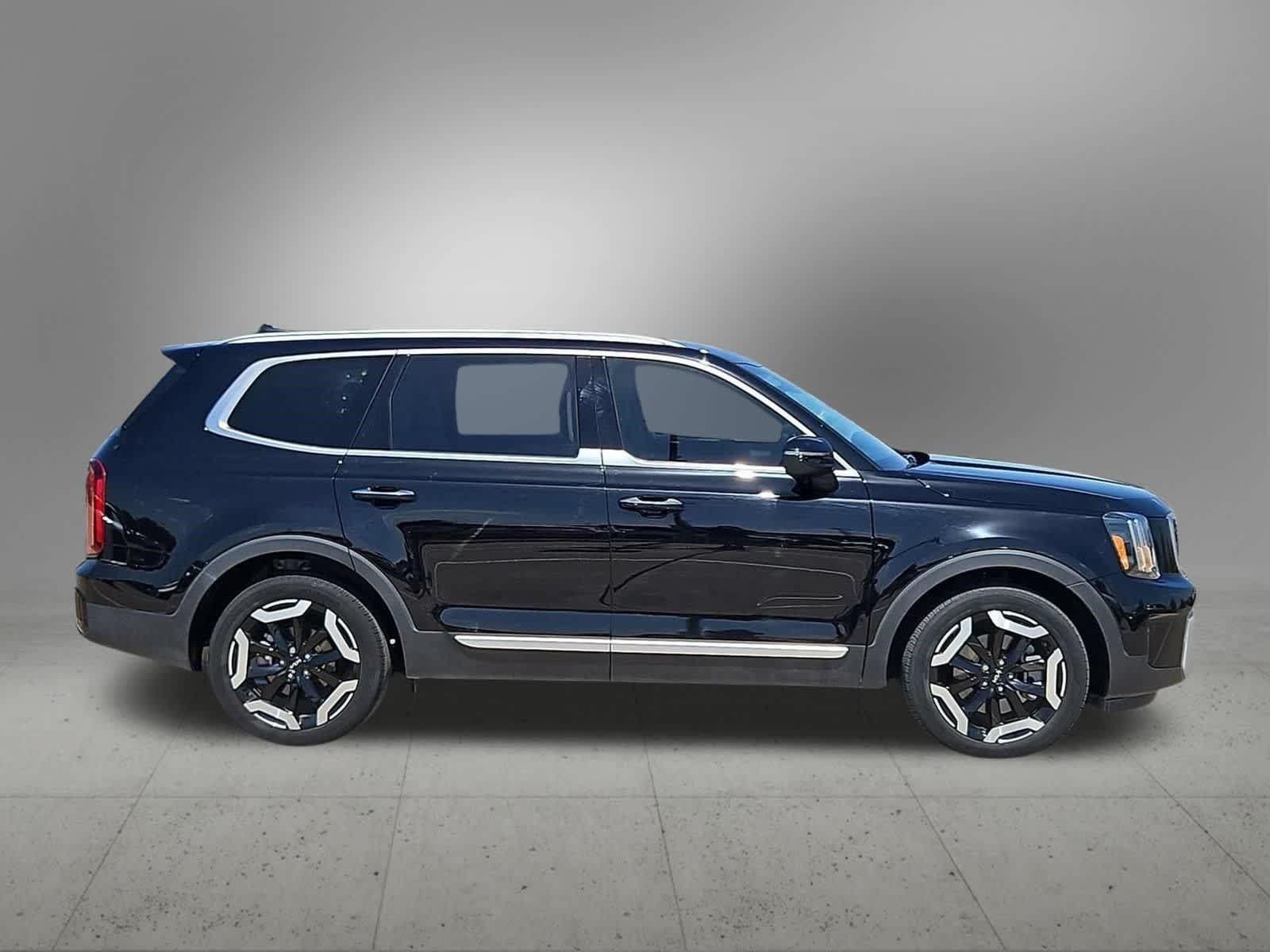 Certified 2024 Kia Telluride S FWD image 7