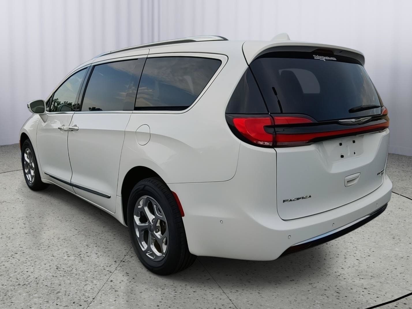 Used 2021 Chrysler Pacifica Limited w/ Premium & Safety Sphere Group AWD/4WD image 9