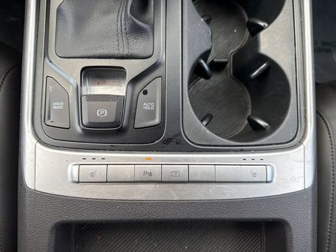 Used 2025 Kia Carnival FWD image 24