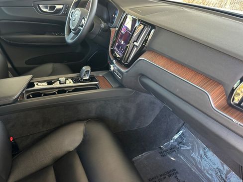 Certified 2023 Volvo XC60 T8 Plus AWD/4WD image 16