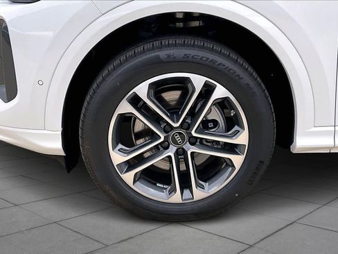 New 2025 Audi Q5 Premium w/ Convenience Package image 11