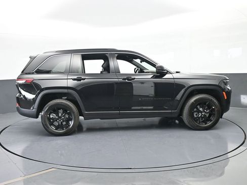 New 2026 Jeep Grand Cherokee Altitude RWD image 7