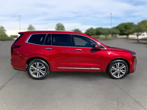 Used 2022 Cadillac XT6 Premium Luxury w/ Technology Package image 8