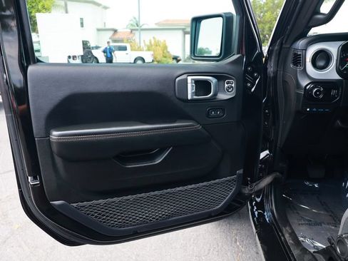 Used 2025 Jeep Wrangler Unlimited Sahara w/ Safety Group AWD/4WD image 17