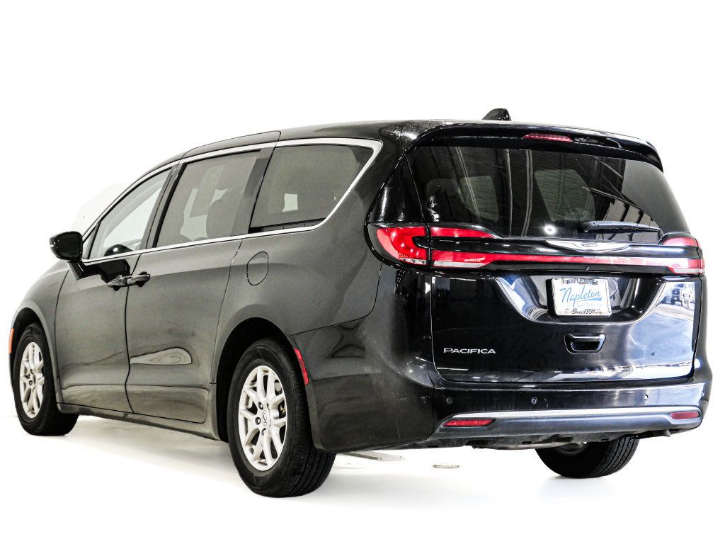 Used 2024 Chrysler Pacifica Touring-L FWD image 8