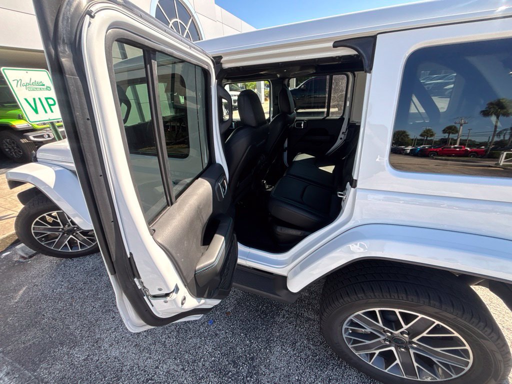 Used 2024 Jeep Wrangler High Altitude AWD/4WD image 23