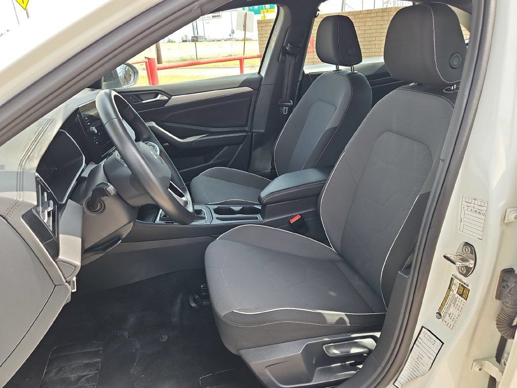 Used 2025 Volkswagen Jetta Sport FWD image 25