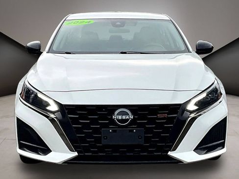 Used 2024 Nissan Altima 2.5 SR FWD image 2