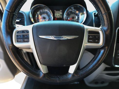 Used 2015 Chrysler Town & Country Touring w/ Driver Convenience Group FWD image 16