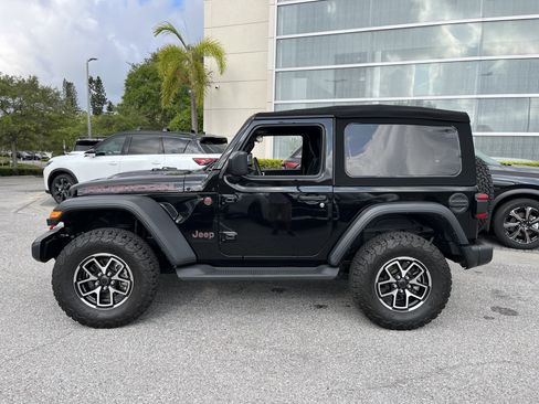 Used 2024 Jeep Wrangler Rubicon AWD/4WD image 2