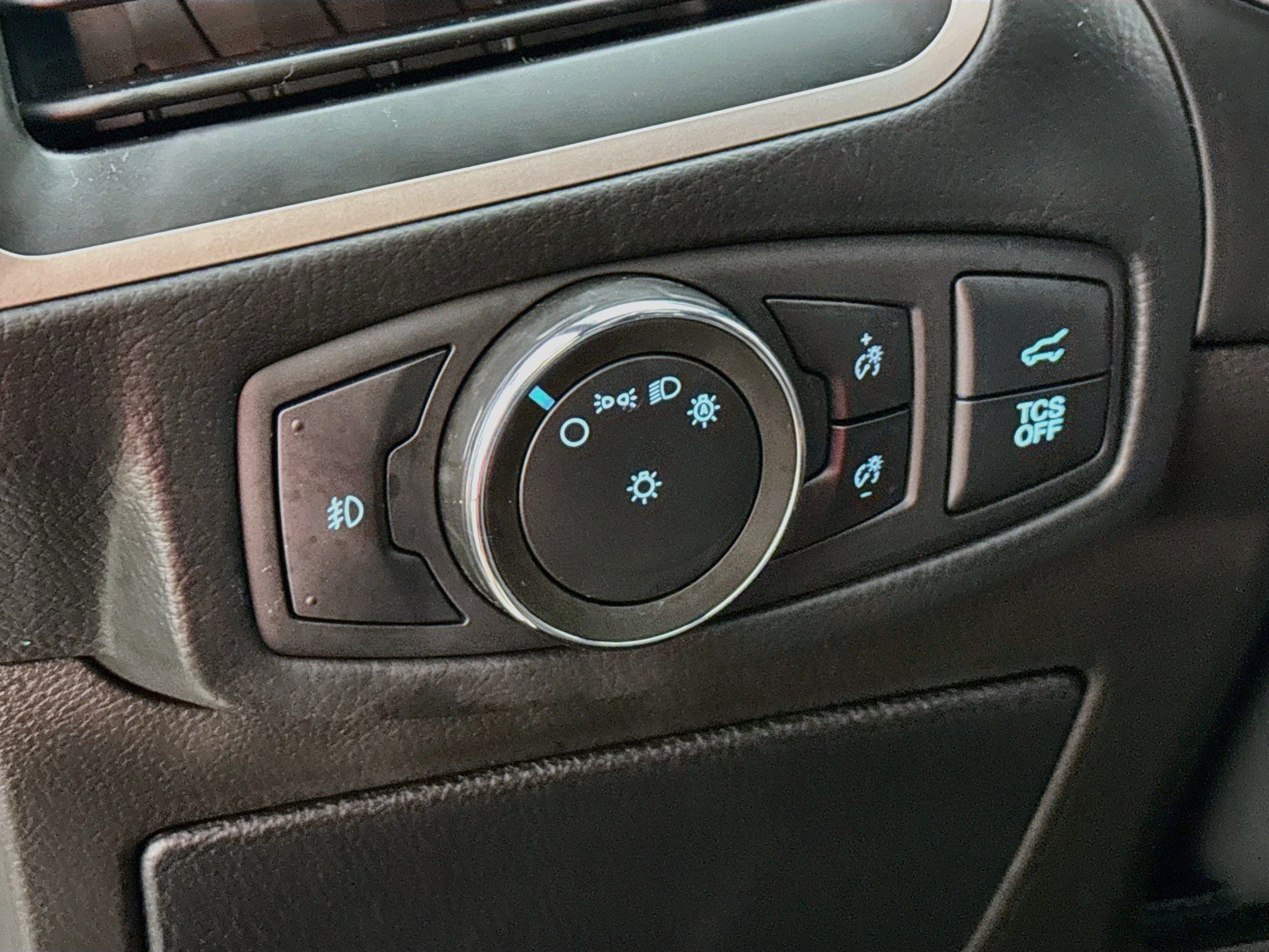 Used 2020 Ford Edge ST-Line w/ Cold Weather Package AWD/4WD image 14