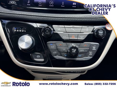 Used 2023 Chrysler Pacifica Touring-L FWD image 25