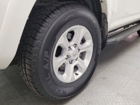 Used 2018 Toyota 4Runner SR5 RWD image 31
