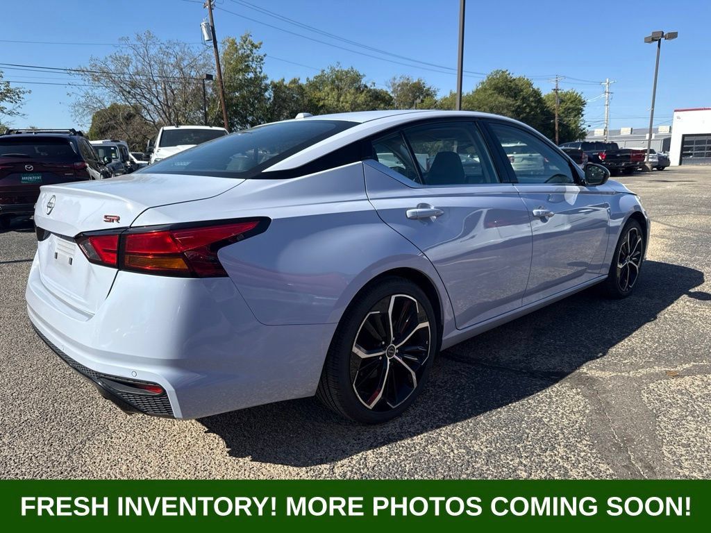 Used 2024 Nissan Altima 2.5 SR FWD image 2
