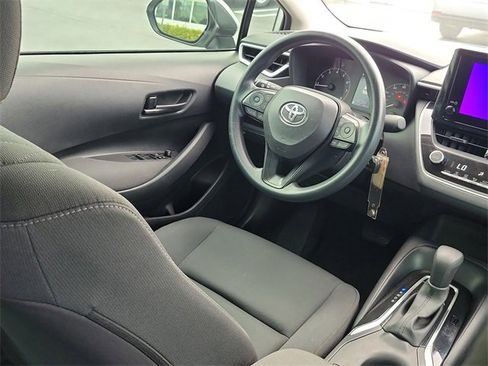 Used 2025 Toyota Corolla LE image 11