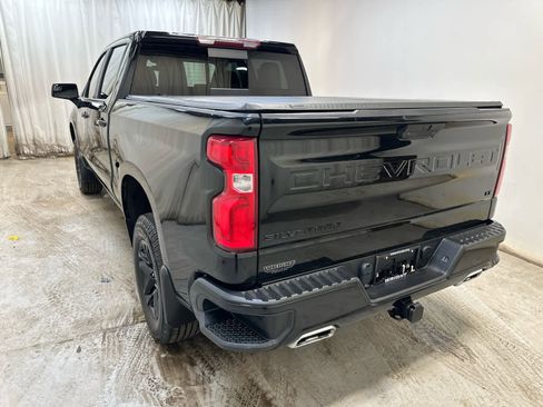 Used 2021 Chevrolet Silverado 1500 LT Trail Boss w/ Convenience Package II image 2