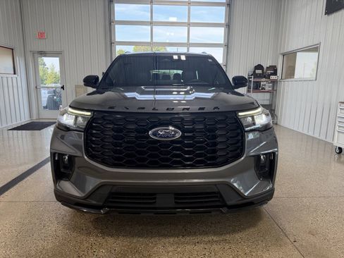 Used 2025 Ford Explorer ST-Line w/ ST-Line Street Pack AWD/4WD image 7