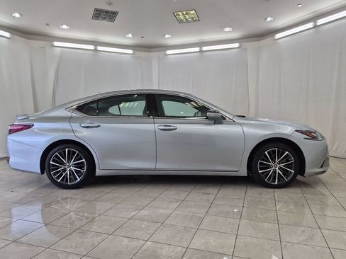 Certified 2024 Lexus ES 300h w/ Premium Package FWD image 11