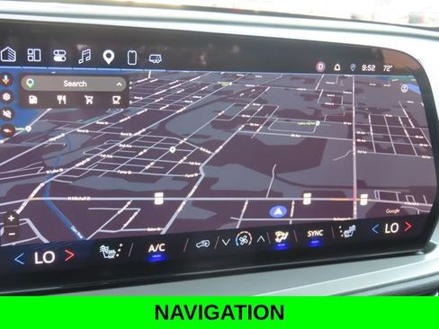 Used 2025 Chevrolet Traverse LT w/ Sun and Wheel Package AWD/4WD image 7