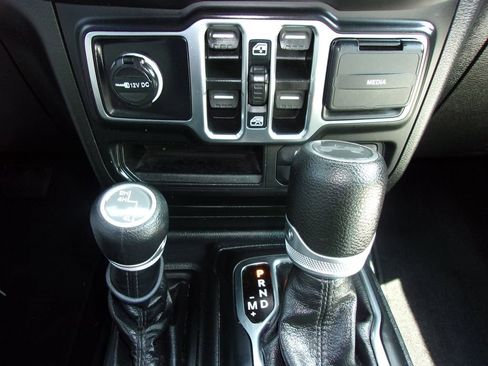 Used 2022 Jeep Wrangler Unlimited Sport AWD/4WD image 18