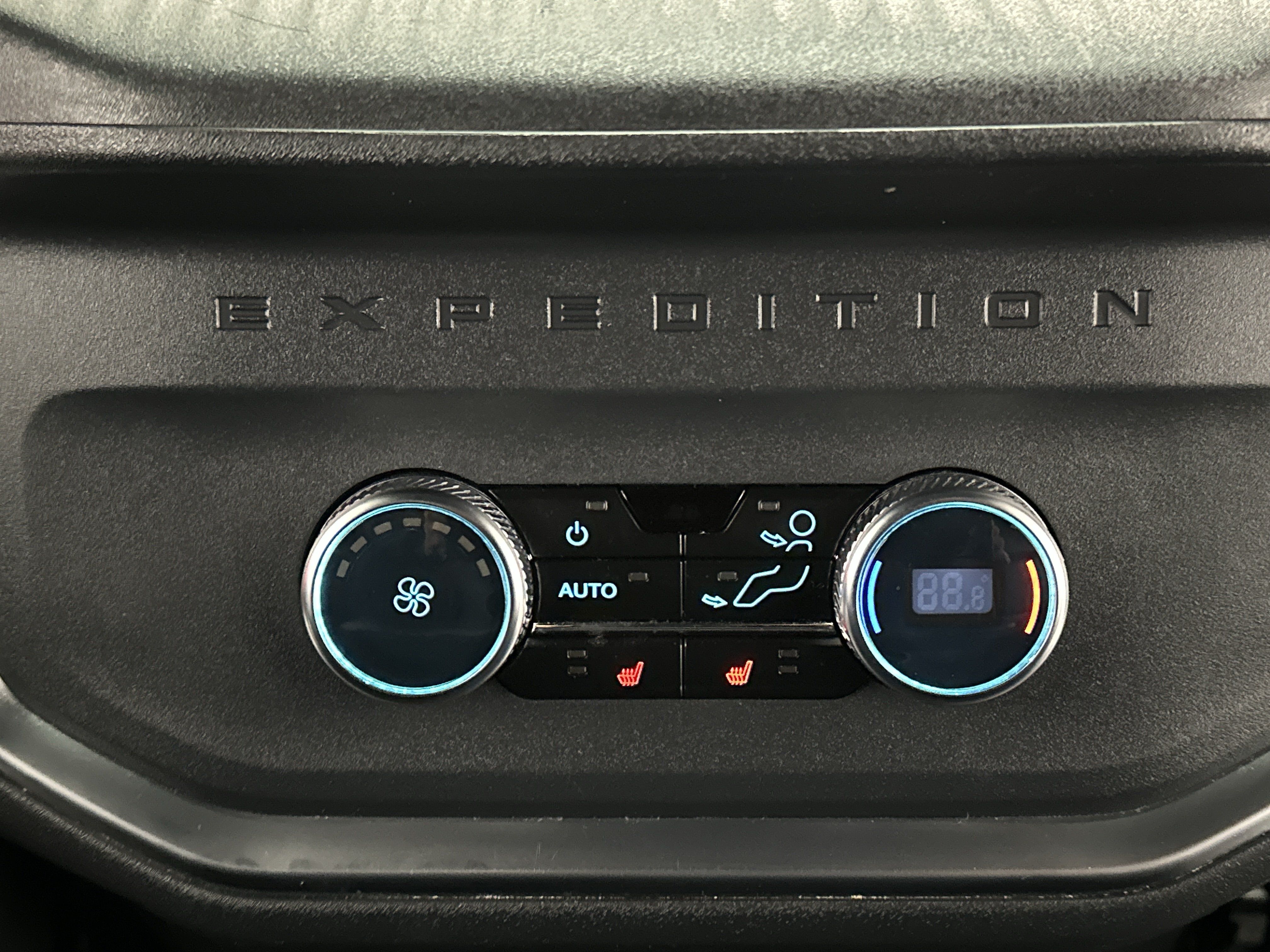 Used 2025 Ford Expedition Tremor AWD/4WD image 32