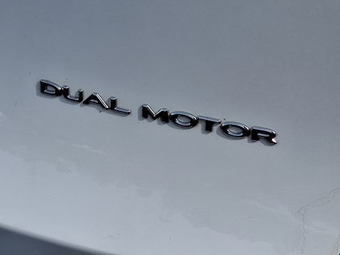 Used 2023 Tesla Model Y Long Range AWD/4WD image 31