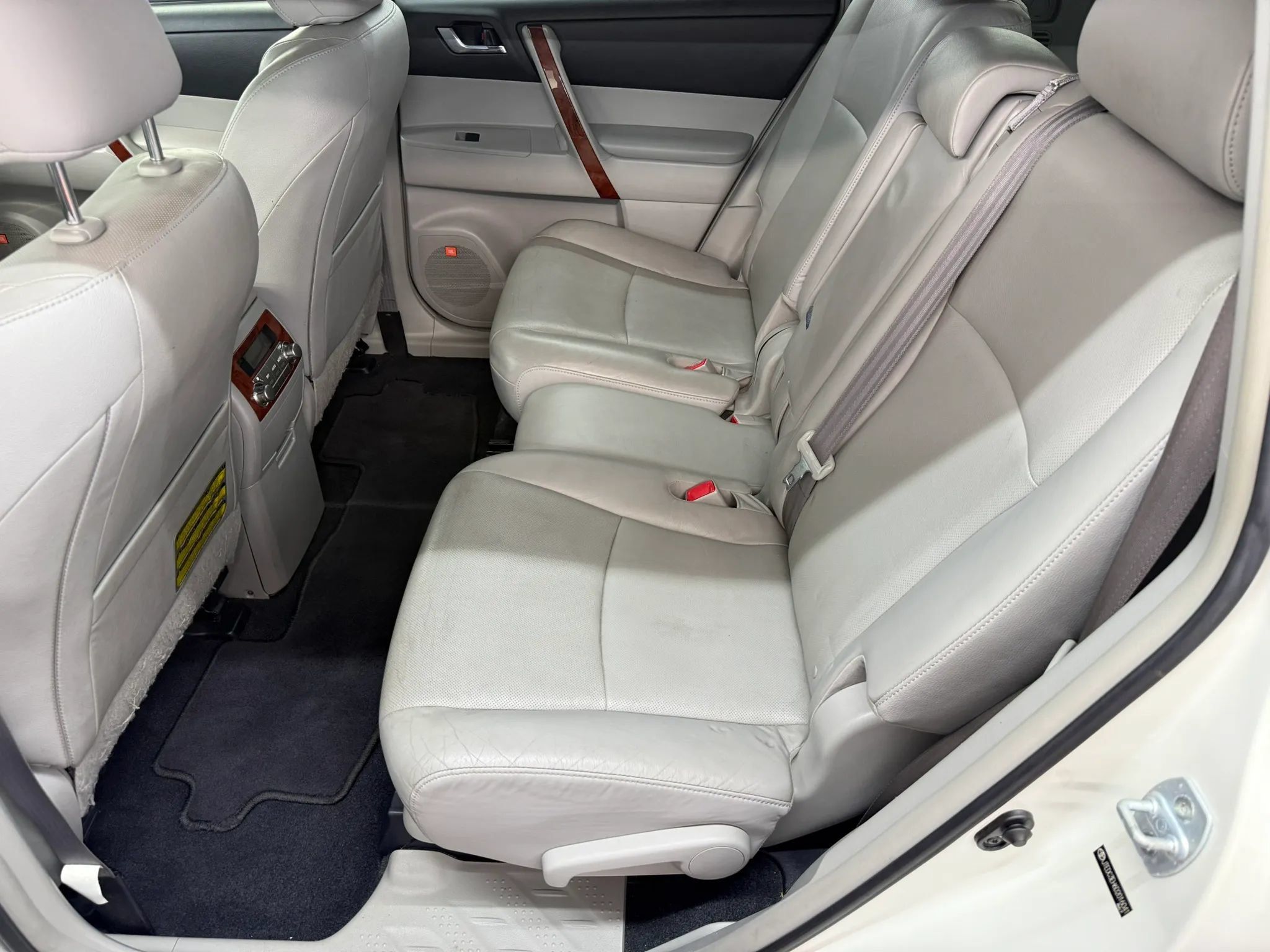 Used 2013 Toyota Highlander Limited AWD/4WD image 18