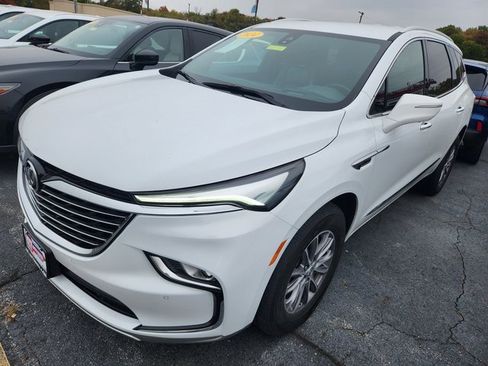 Used 2024 Buick Enclave Premium image 3
