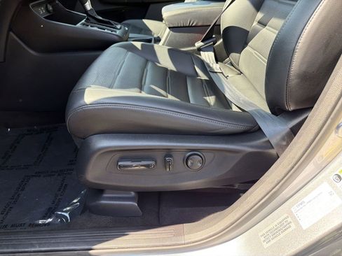 Used 2025 Honda CR-V EX-L image 14