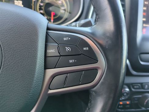 Certified 2021 Jeep Cherokee Latitude Lux image 24