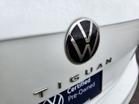 Certified 2022 Volkswagen Tiguan SE R-Line image 20