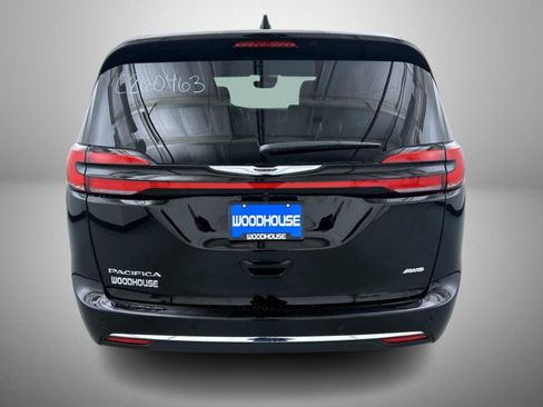 New 2026 Chrysler Pacifica Select image 6