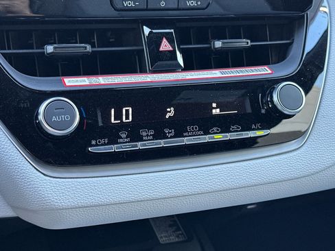 Certified 2026 Toyota Corolla SE w/ SE Package FWD image 19