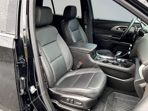 Used 2023 Chevrolet Traverse LT FWD image 14