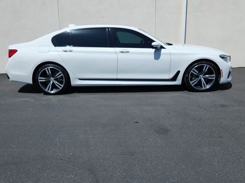 Used 2017 BMW 750i RWD image 3