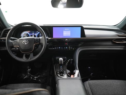 Used 2024 Toyota Crown AWD/4WD image 14