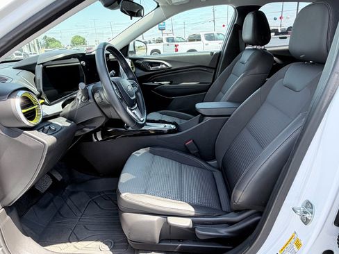 Used 2024 Chevrolet Trax LT w/ LT Convenience Package FWD image 19