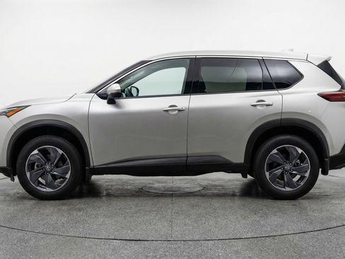 Used 2025 Nissan Rogue SV FWD image 5