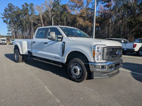 New 2026 Ford F350 4x4 Crew Cab DRW Super Duty image 2
