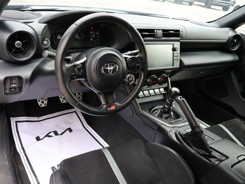 Used 2025 Toyota GR86 Premium w/ ALL Weather Mat Package (TMS) RWD image 35