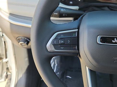 Used 2025 Jeep Compass Limited image 15